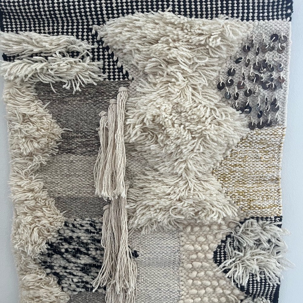 HANGING WALL RUG - Picture 2 of 5